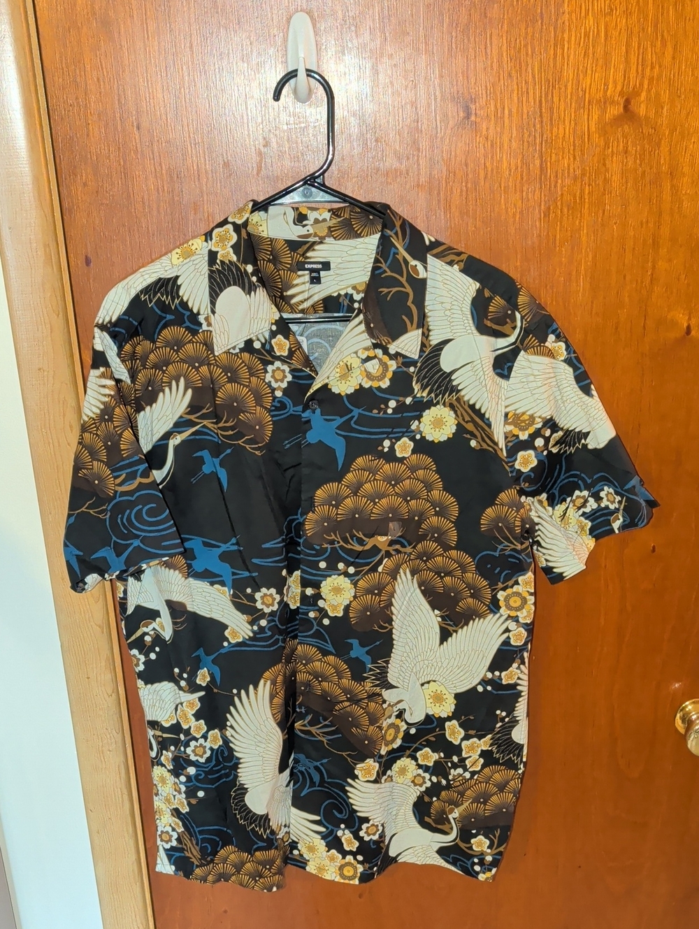 Express Black Crane & Floral Short-Sleeve Button-Down Shirt